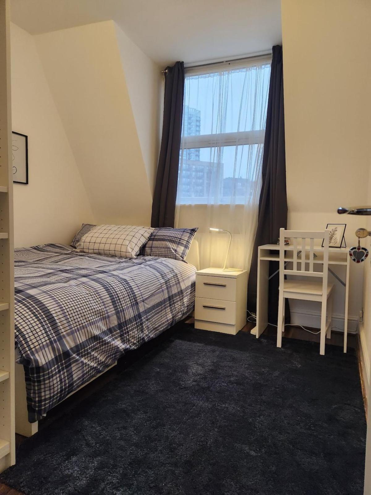 Modern Spacious 10 Minutes From Big Ben Pensiune